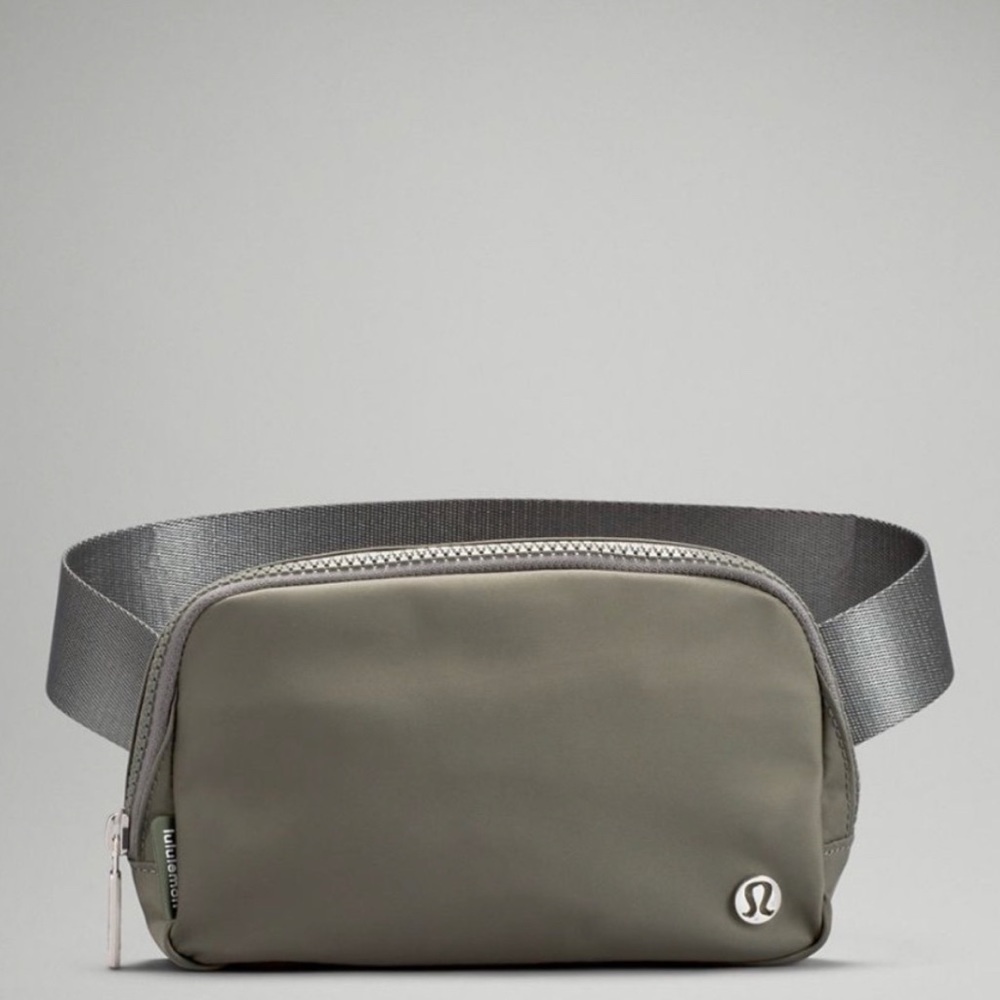 NWT Lululemon Everywhere Belt Bag Gray Sage